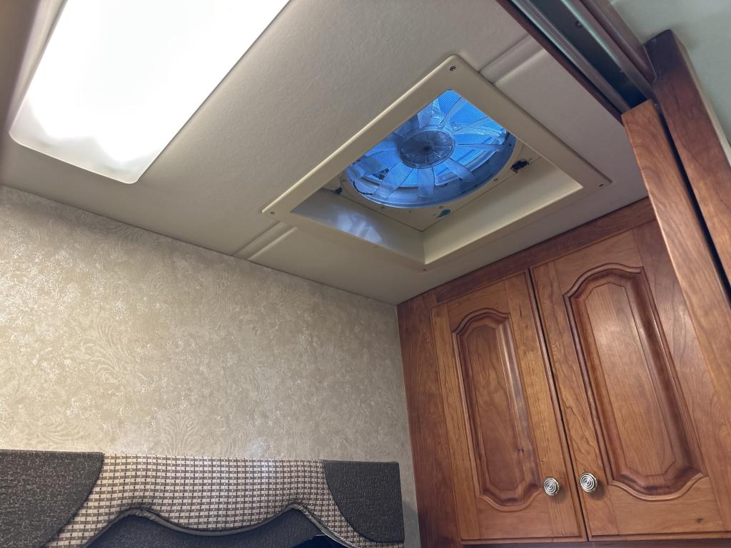 2004 Country Coach 42’ Intrigue Rv