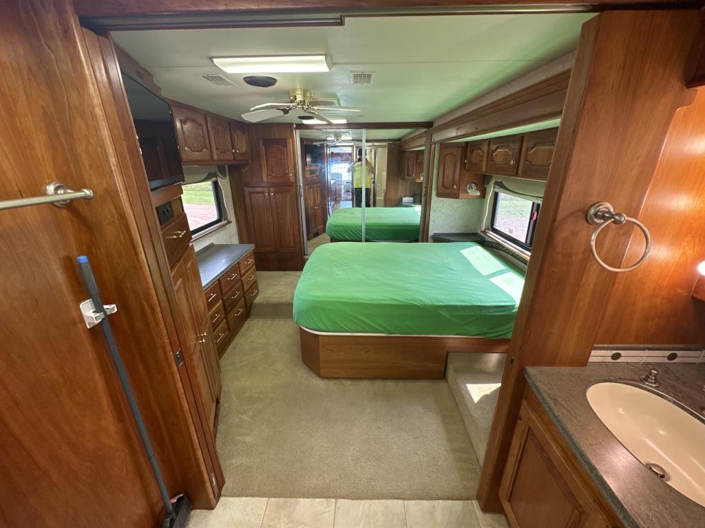 2004 Country Coach 42’ Intrigue Rv