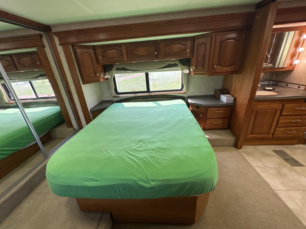 2004 Country Coach 42’ Intrigue Rv