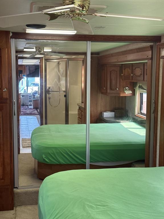 2004 Country Coach 42’ Intrigue Rv