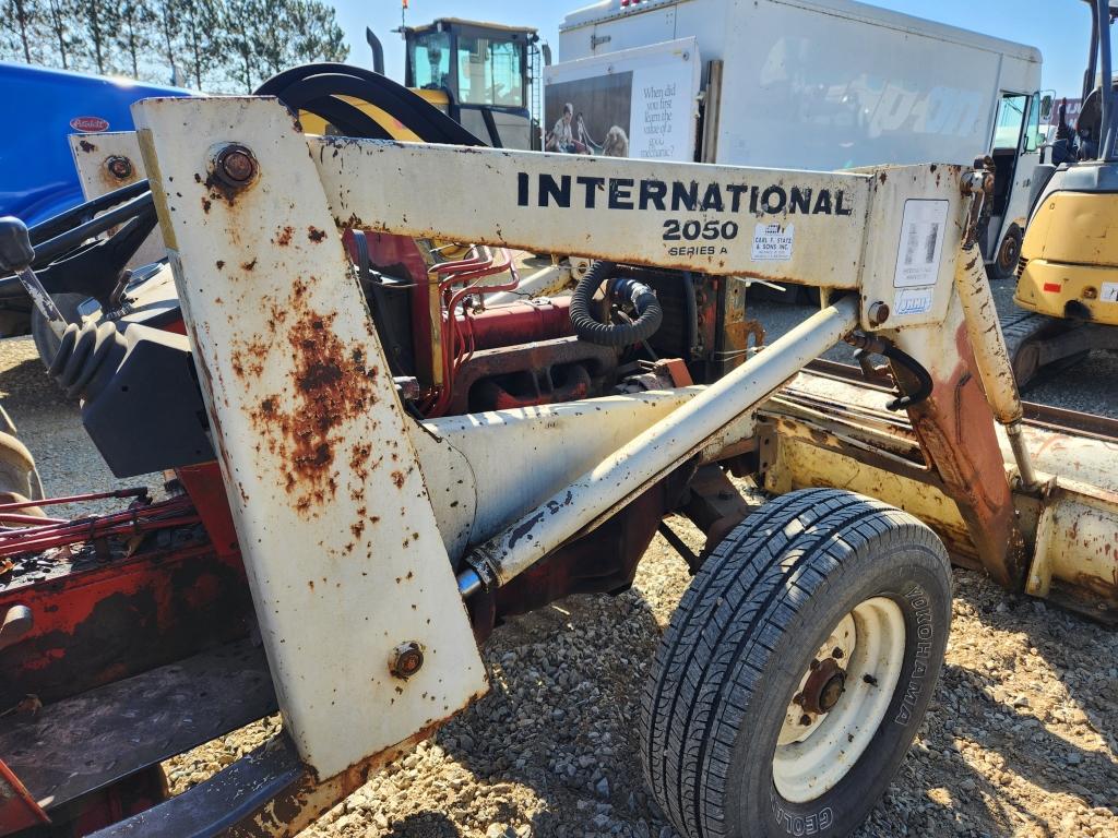 International 454 Tractor W/ Loader