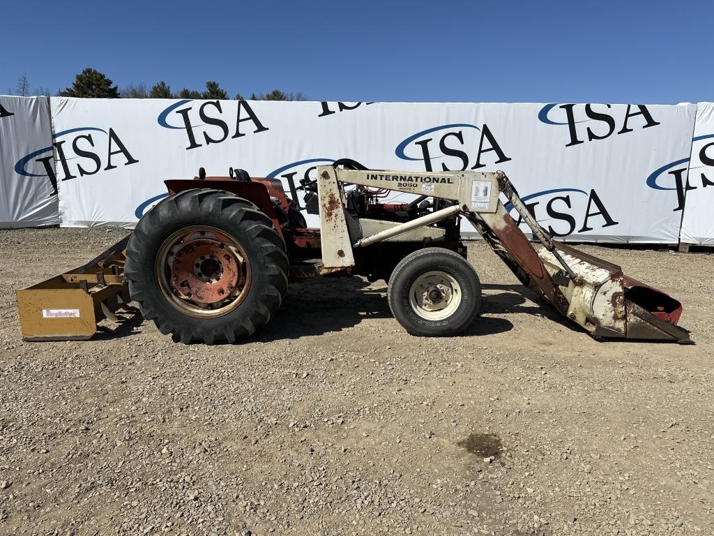 International 454 Tractor W/ Loader