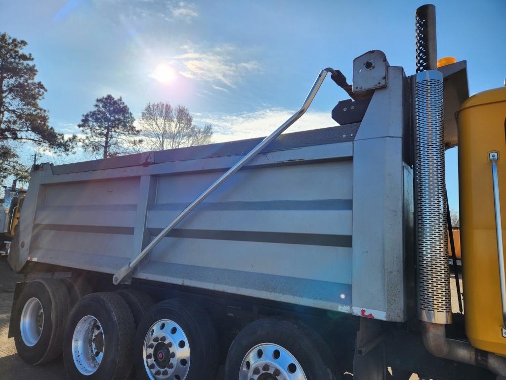 2011 Mack Gu713 Quad Axle Dump Truck