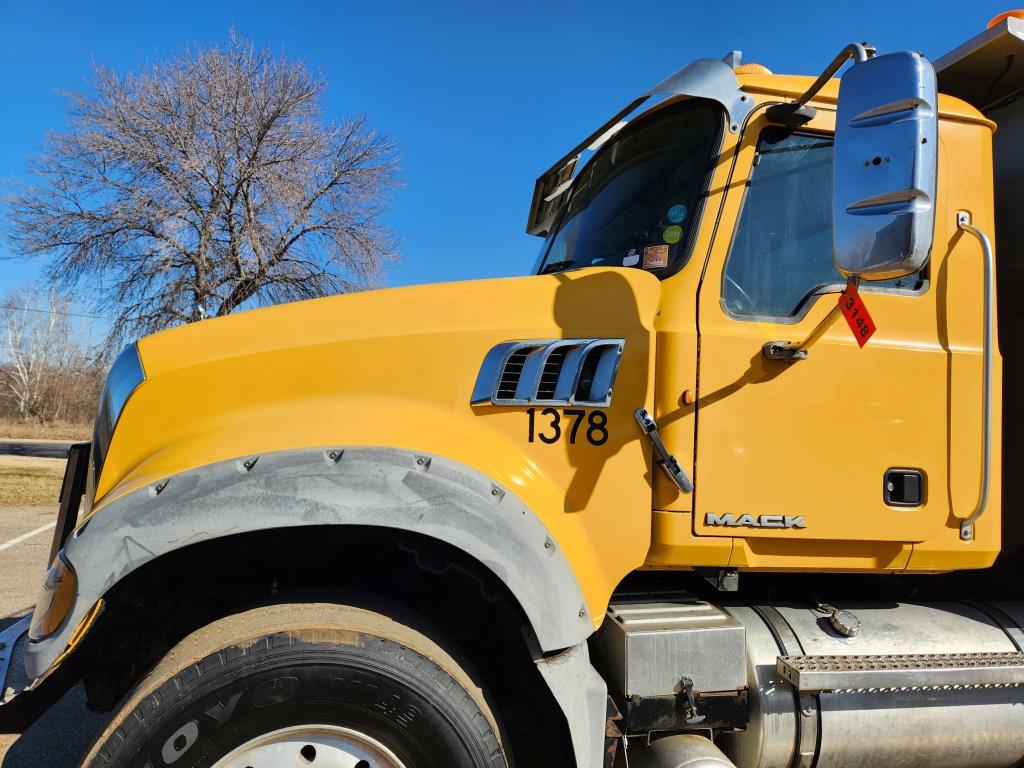 2011 Mack Gu713 Quad Axle Dump Truck