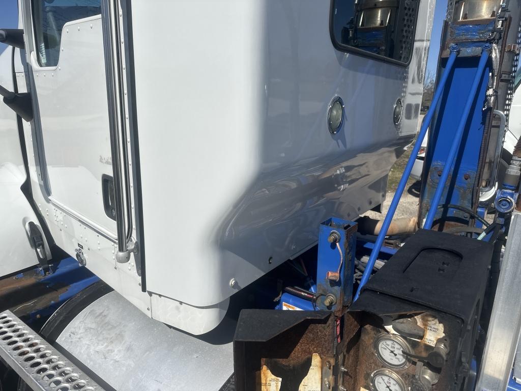2014 Kenworth T800 Day Cab