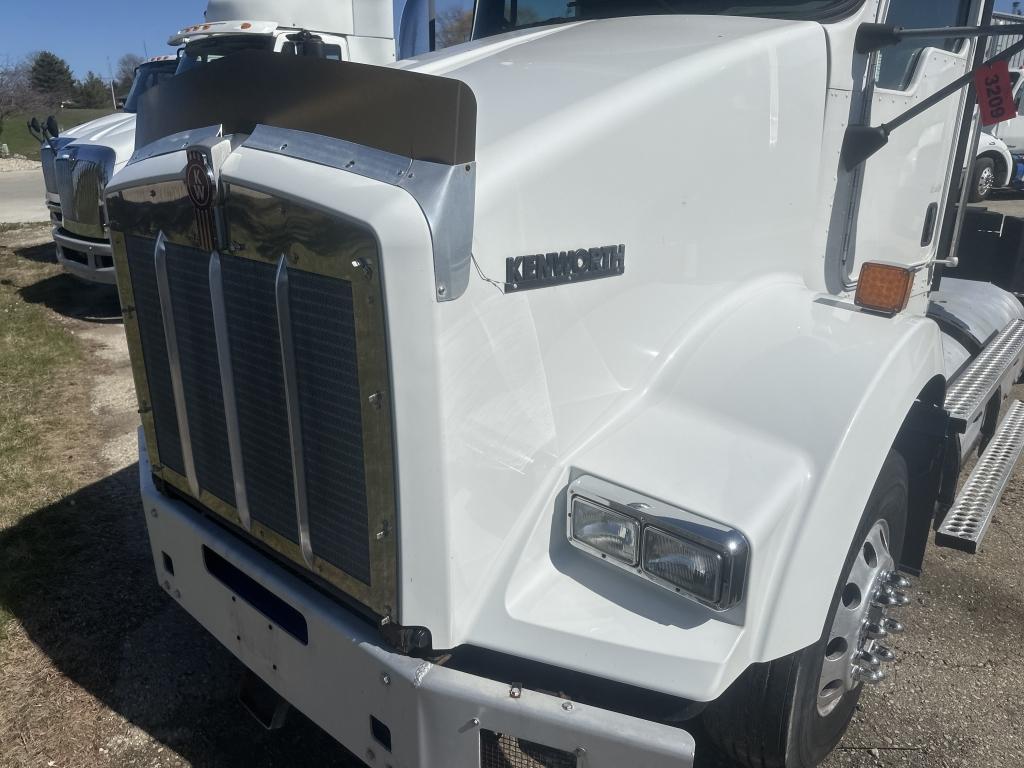 2014 Kenworth T800 Day Cab
