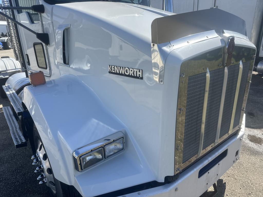 2014 Kenworth T800 Day Cab