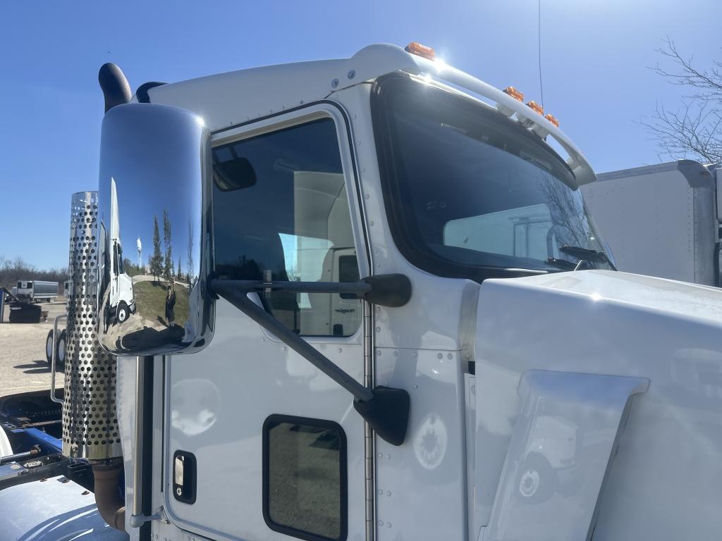 2014 Kenworth T800 Day Cab