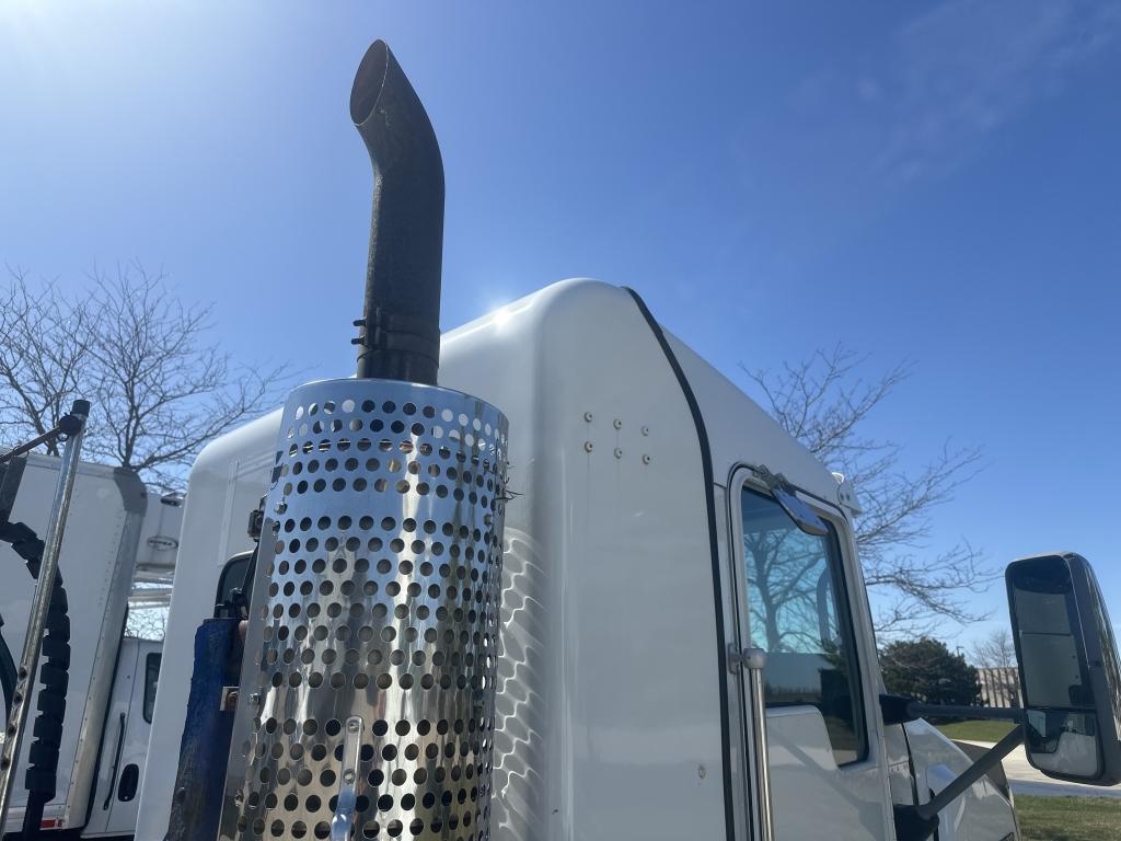 2014 Kenworth T800 Day Cab