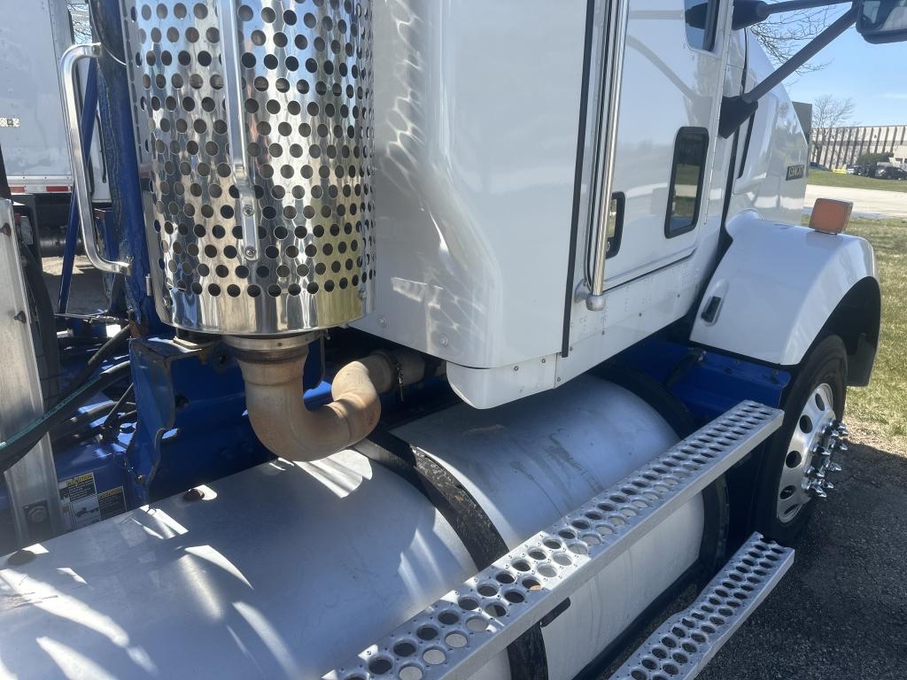 2014 Kenworth T800 Day Cab