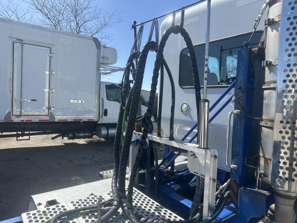 2014 Kenworth T800 Day Cab