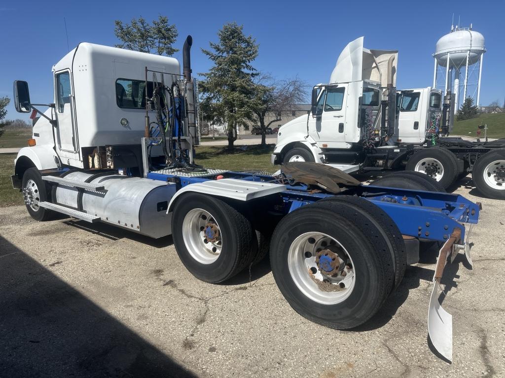 2014 Kenworth T800 Day Cab