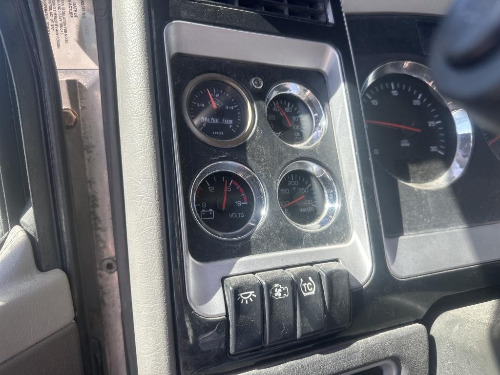 2014 Kenworth T800 Day Cab