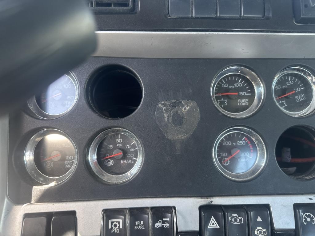 2014 Kenworth T800 Day Cab