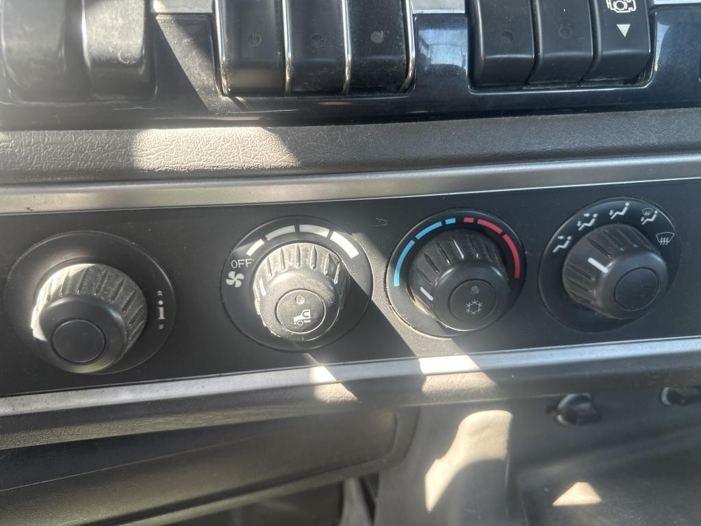 2014 Kenworth T800 Day Cab