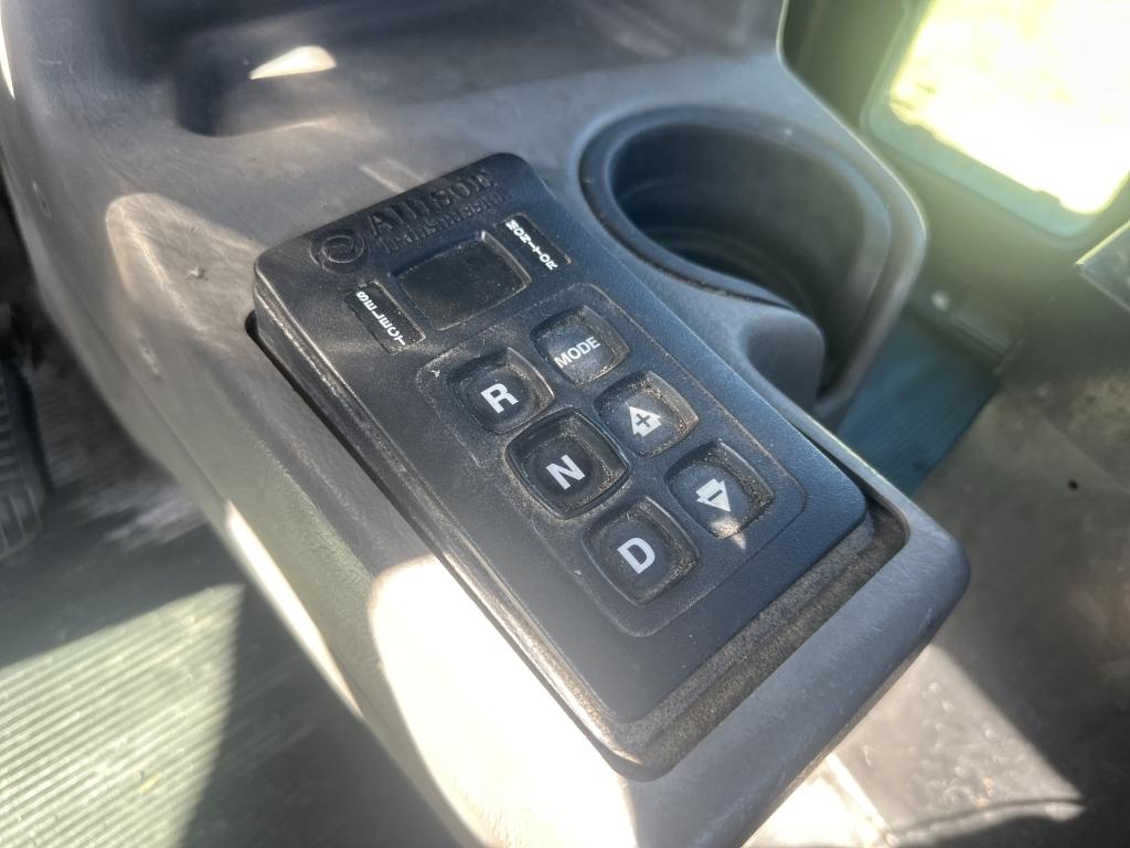 2014 Kenworth T800 Day Cab