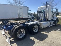 2014 Kenworth T800 Day Cab