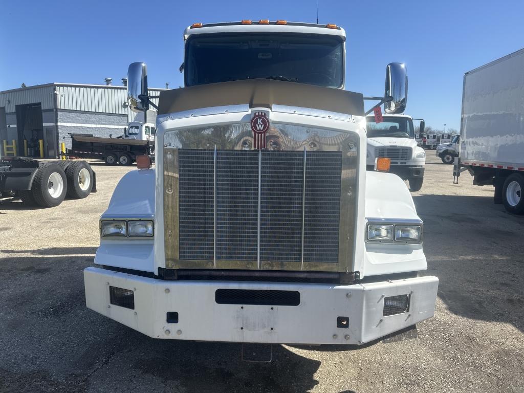 2014 Kenworth T800 Day Cab