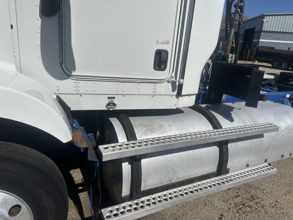 2014 Kenworth T800 Day Cab