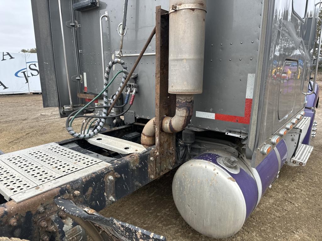 2003 Peterbilt 387 Sleeper Cab Truck Tractor