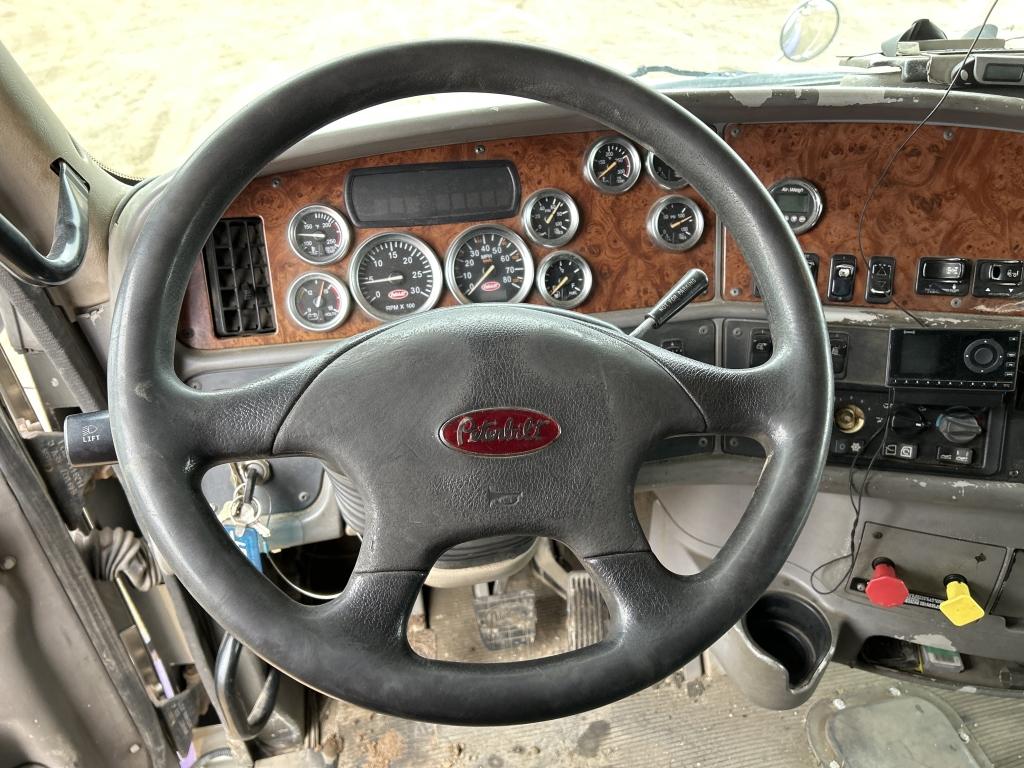 2003 Peterbilt 387 Sleeper Cab Truck Tractor