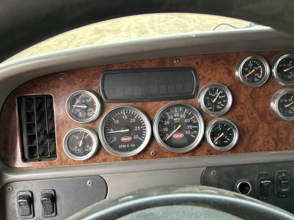 2003 Peterbilt 387 Sleeper Cab Truck Tractor