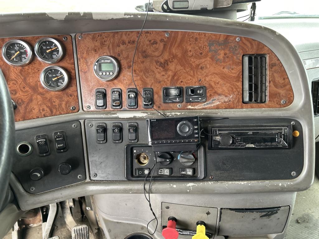 2003 Peterbilt 387 Sleeper Cab Truck Tractor