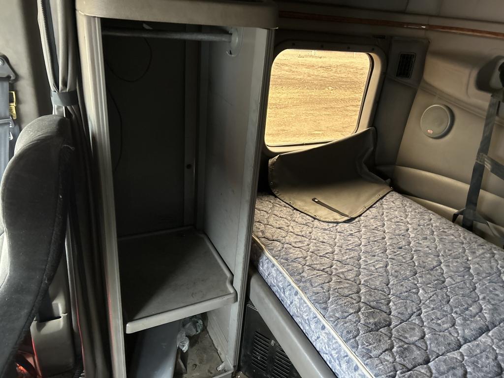 2003 Peterbilt 387 Sleeper Cab Truck Tractor