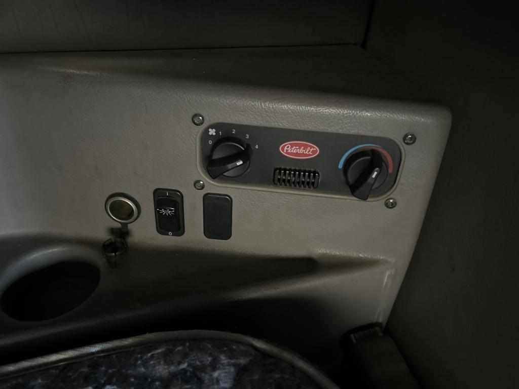 2003 Peterbilt 387 Sleeper Cab Truck Tractor