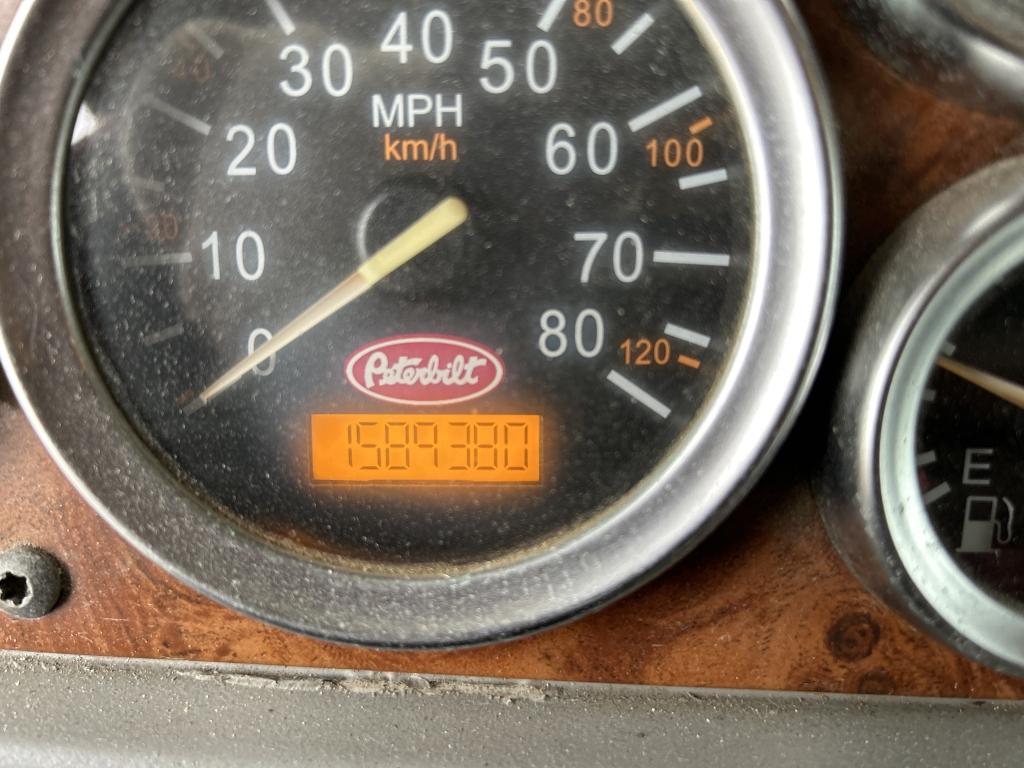 2003 Peterbilt 387 Sleeper Cab Truck Tractor