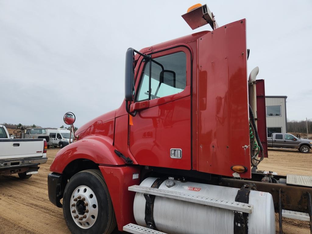 2005 Freightliner Day Cab