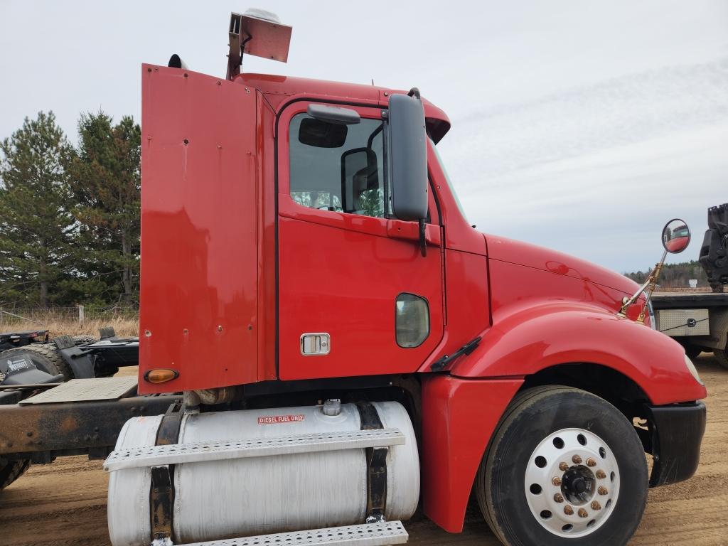 2005 Freightliner Day Cab