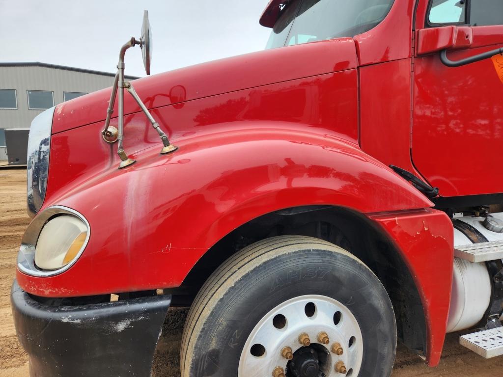 2005 Freightliner Day Cab