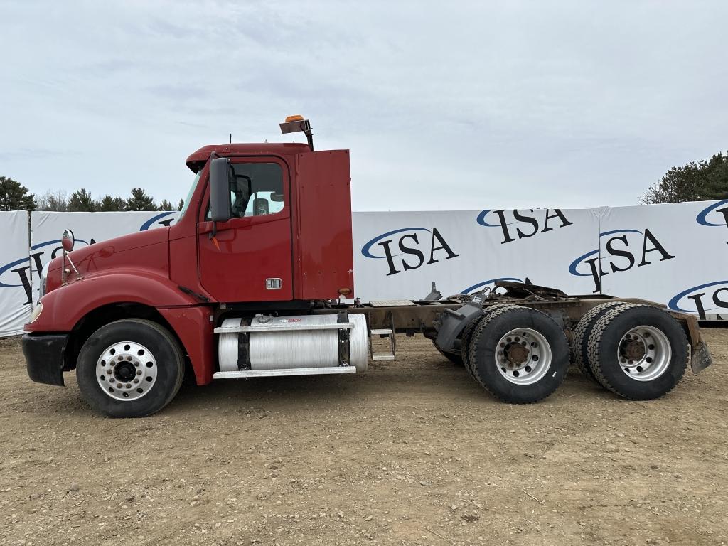 2005 Freightliner Day Cab