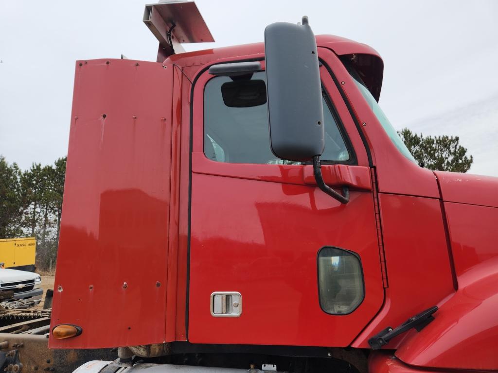 2005 Freightliner Day Cab