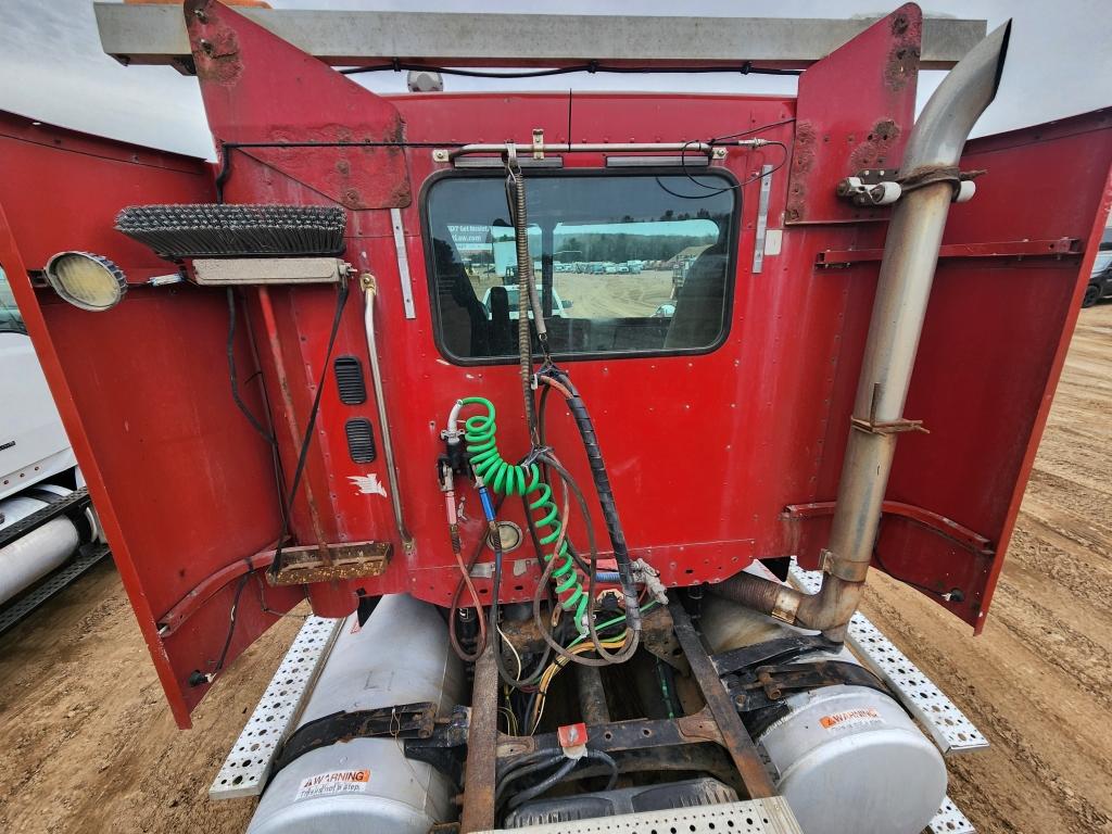 2005 Freightliner Day Cab