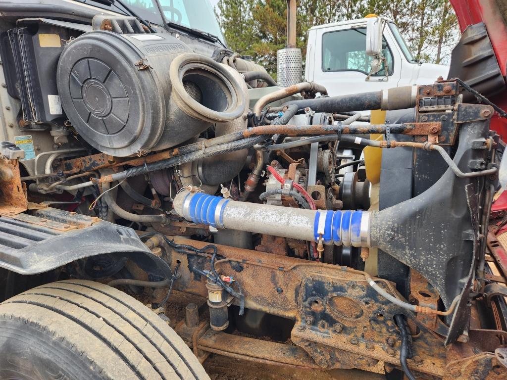 2005 Freightliner Day Cab