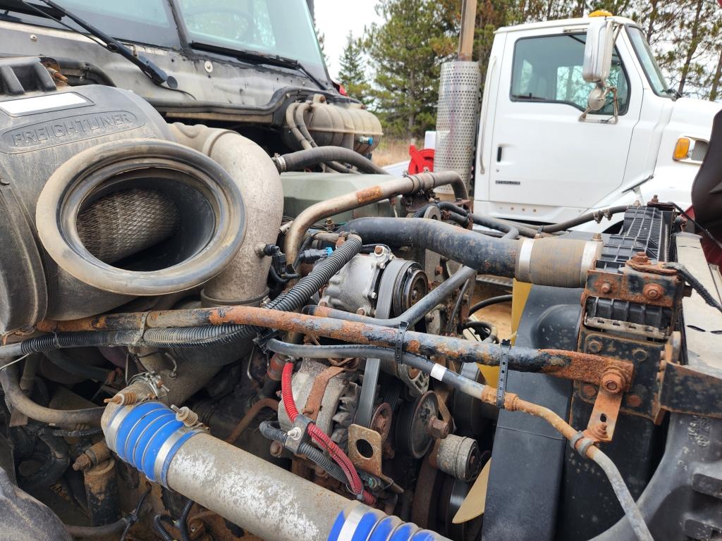 2005 Freightliner Day Cab