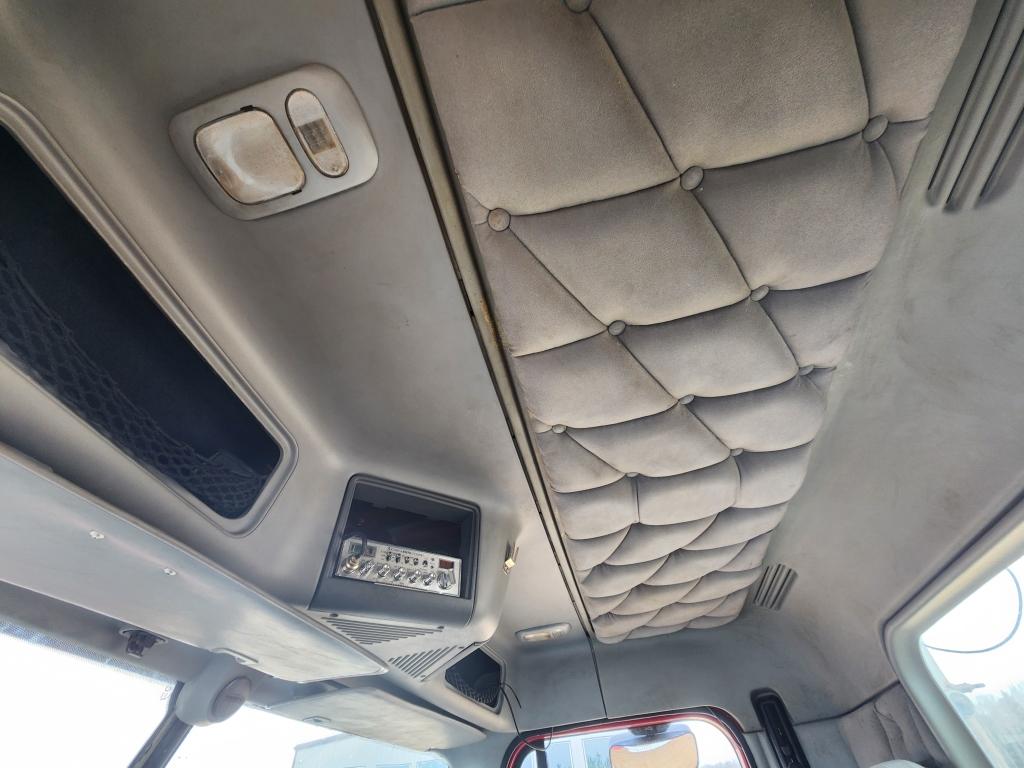 2005 Freightliner Day Cab
