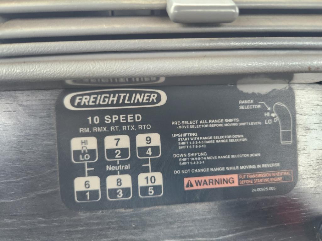2005 Freightliner Day Cab