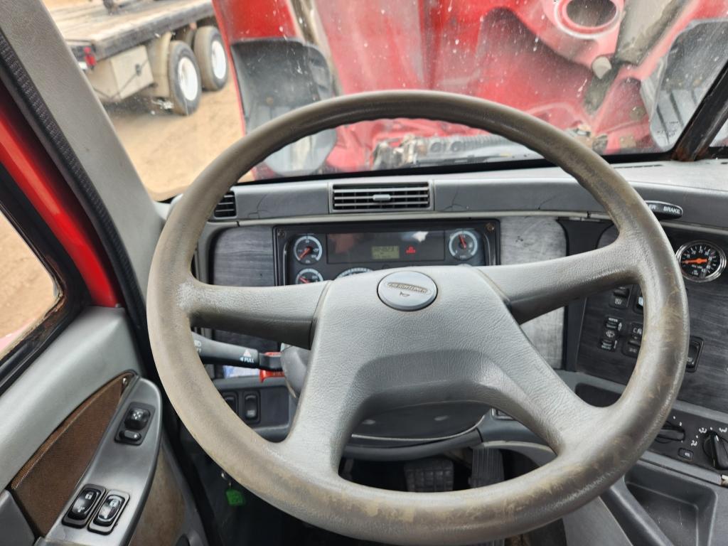 2005 Freightliner Day Cab