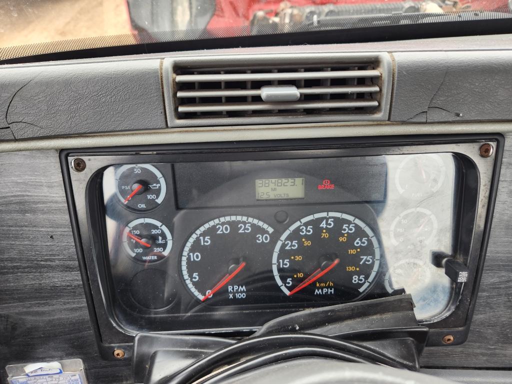 2005 Freightliner Day Cab