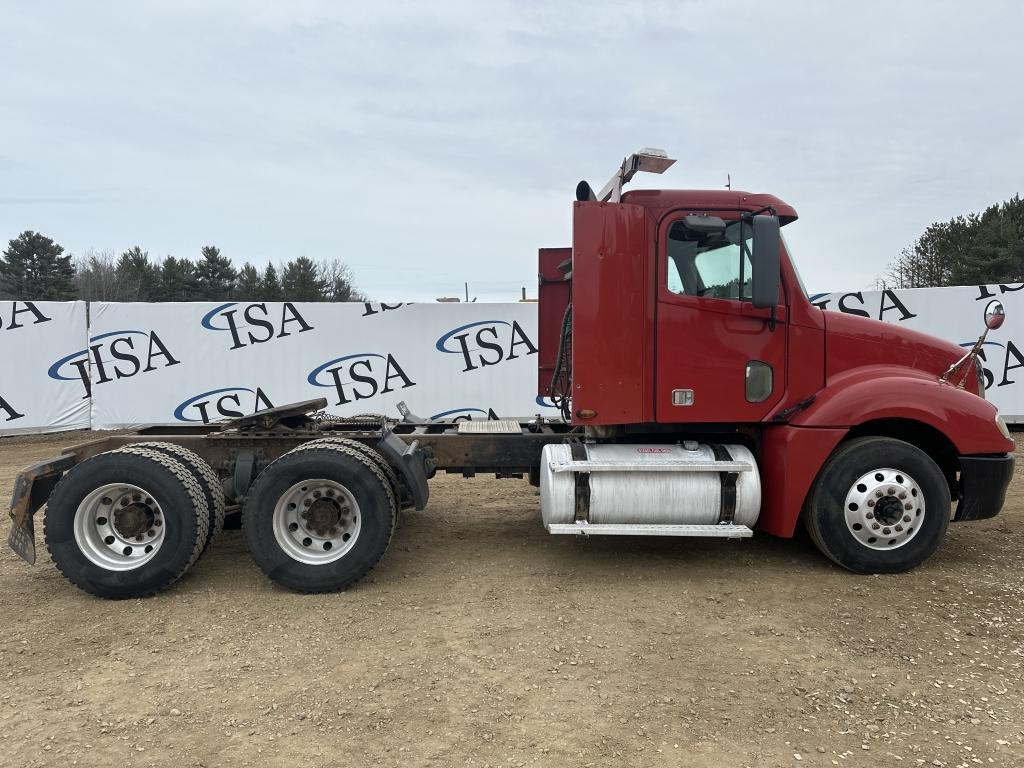 2005 Freightliner Day Cab