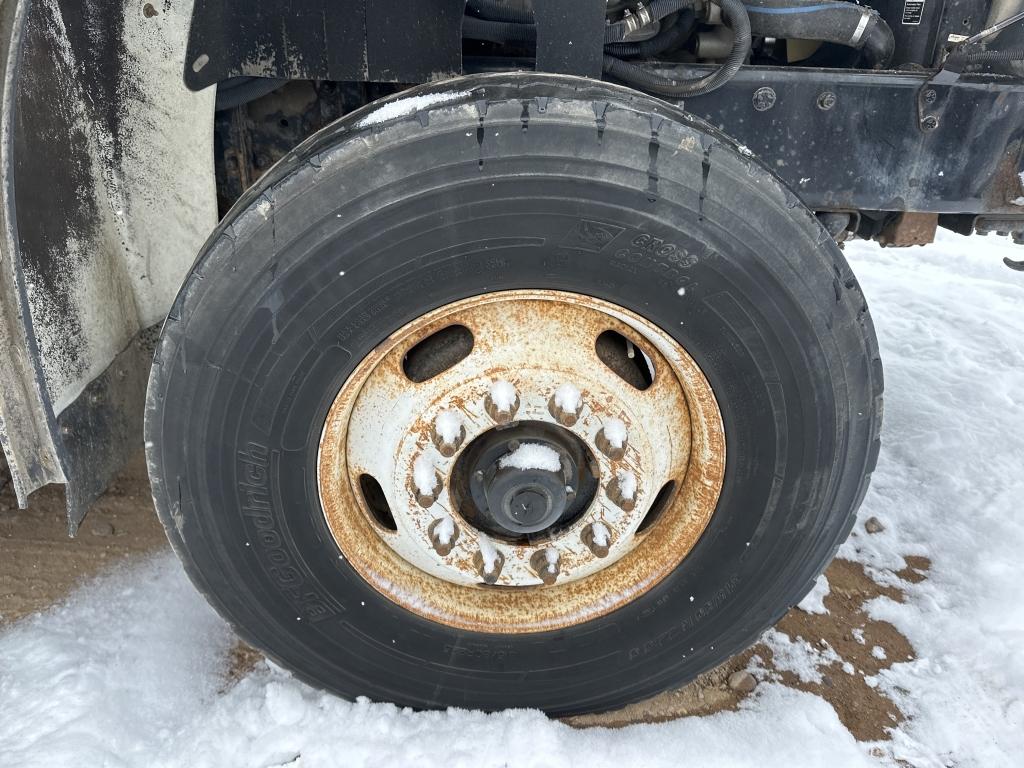 2010 Freightliner Grapple Truck