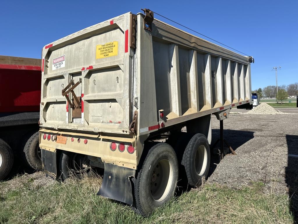 1988 East 22’ End Dump