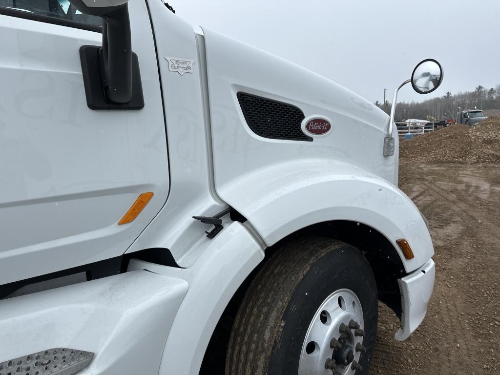 2016 Peterbilt 579 Sleeper Cab Truck Tractor