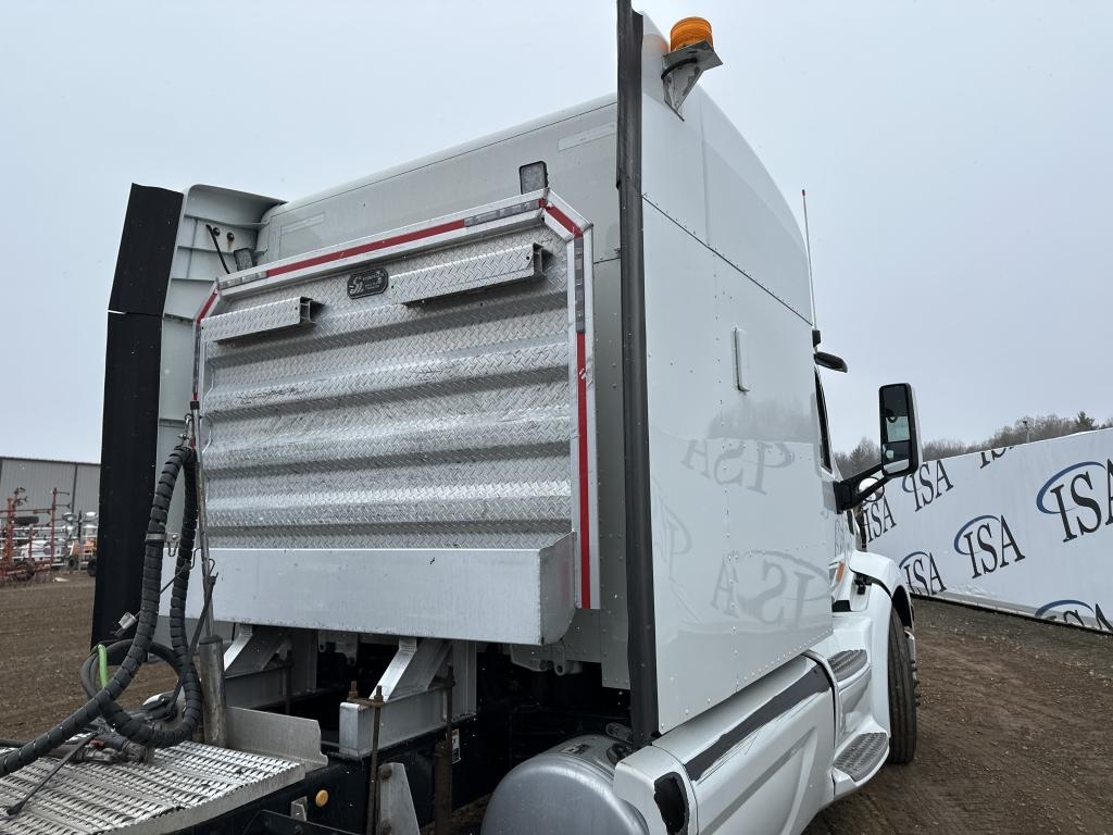 2016 Peterbilt 579 Sleeper Cab Truck Tractor