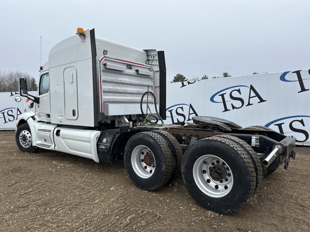 2016 Peterbilt 579 Sleeper Cab Truck Tractor