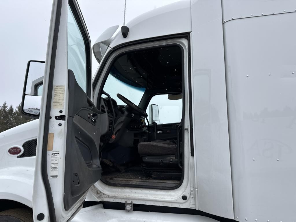 2016 Peterbilt 579 Sleeper Cab Truck Tractor