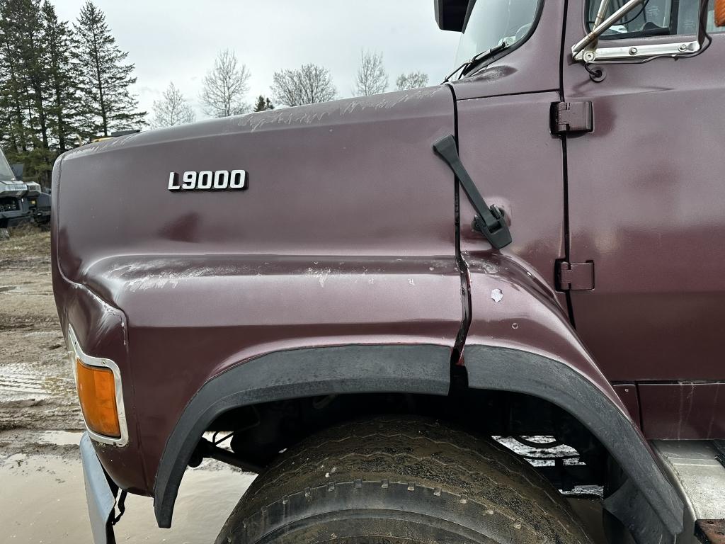 1993 Ford L9000 Quad Axle Dump Truck